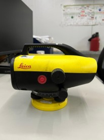 AUTOMATIC LEVEL 02 Leica Digital Level Sprinter 250M