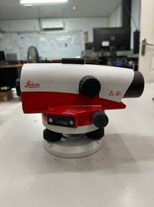 AUTOMATIC LEVEL 06 Leica NA730 plus