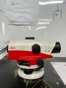 AUTOMATIC LEVEL 8 Leica Leica