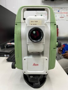 TOTAL STATION 04 Leica TS07 5” R500