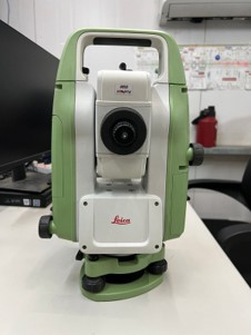 TOTAL STATION 05 Leica TS03 5” R500
