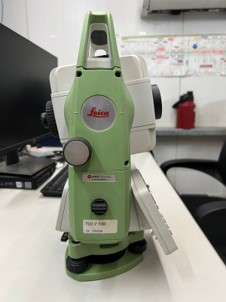 TOTAL STATION 05 Leica TS03 5” R500