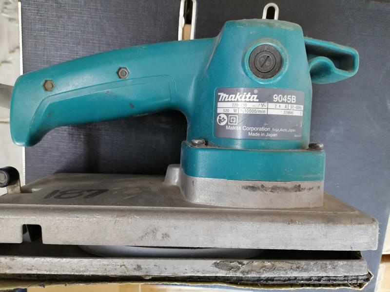 Makita Finishing Sander - 9045B - 520W