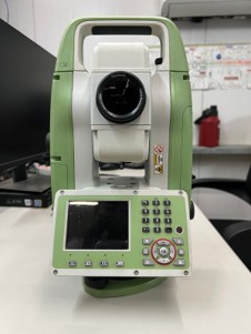 TOTAL STATION 05 Leica TS03 5” R500